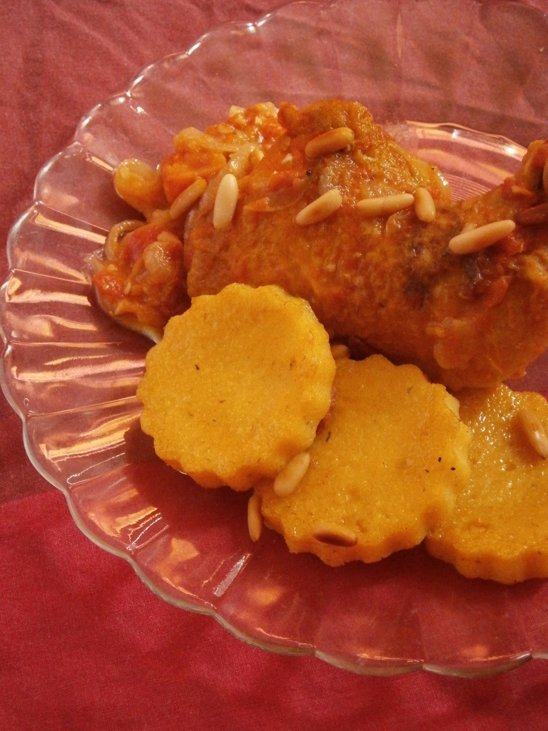 poulet tomates pignons oignons polenta rissolée origan