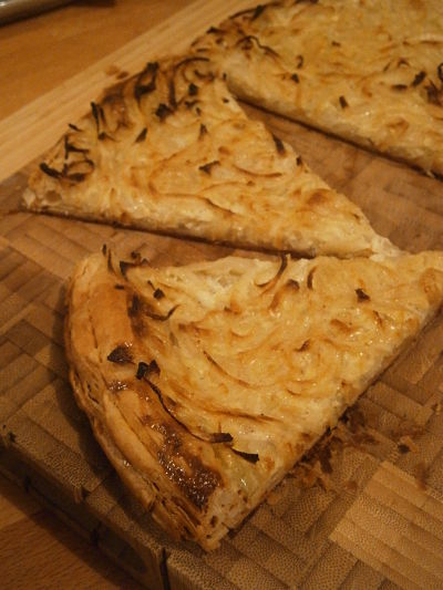 Tarte fine à l'oignon - pissaladière - flammkueche