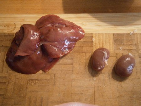 foie-et-lobes-des-rognons-à-garder-découper-le-lapin