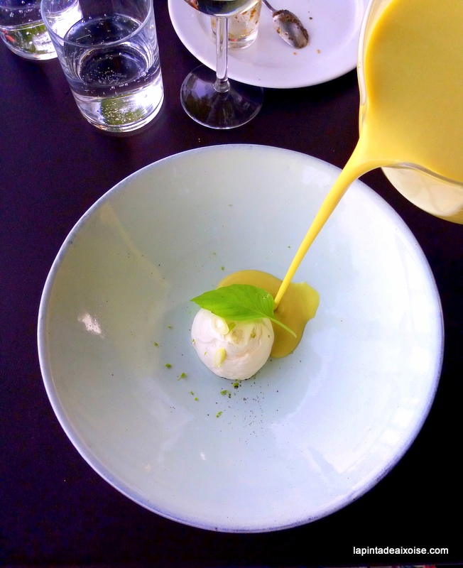 velouté de feve creme de chèvre et basilic citron vert relais saint ser
