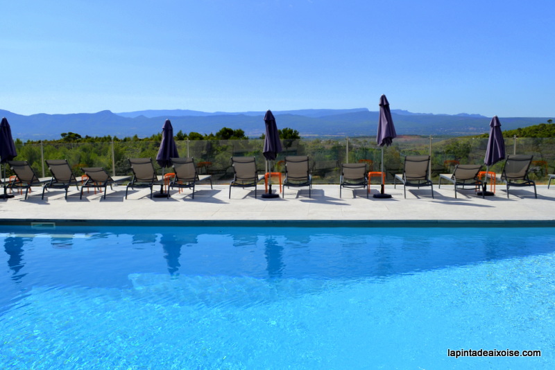 piscine vue puyloubier relais saint ser