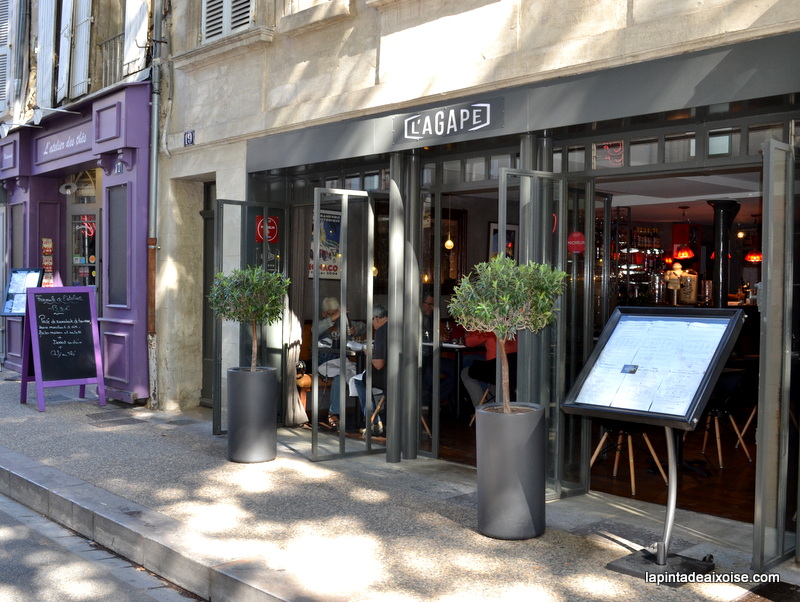 façade restaurant agape avignon place des corps saint restaurant