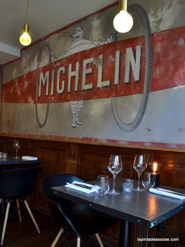 fresque peinture bibendum michelin agape restaurant avignon cigare