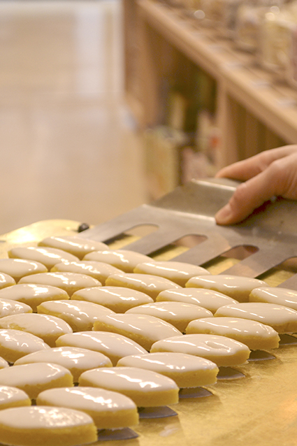 peigne calisson presse calisson avant cuisson roy rene aix provence gaston saporta